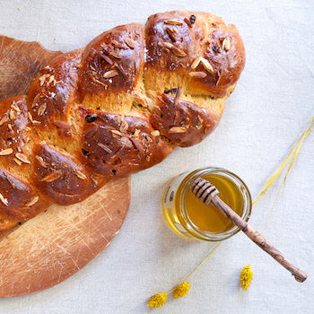Rezept: Vollkorn Hefezopf mit Rosinen und Honig