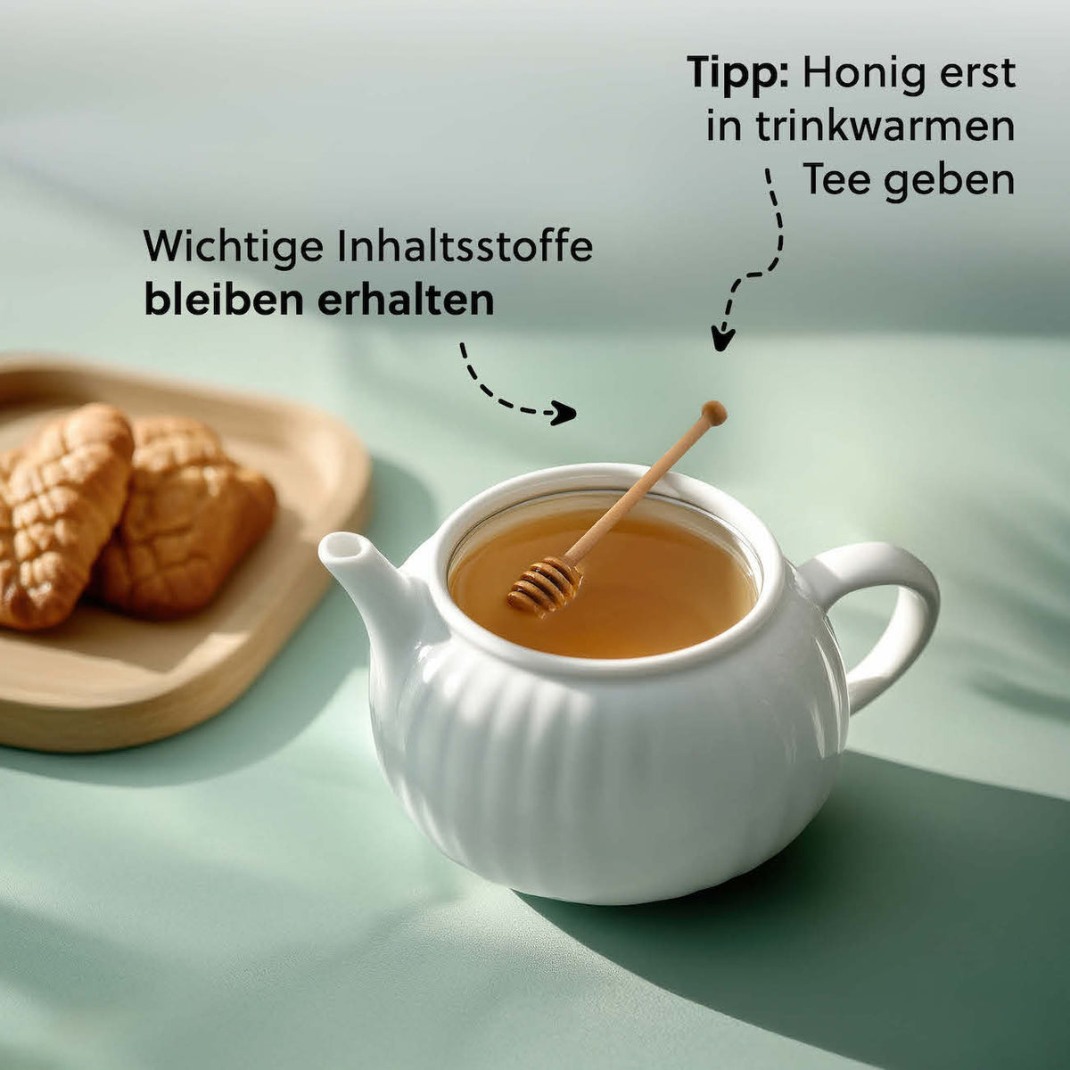 Schonende Abfüllung=>Der Waldhonig wird schonend abgefüllt, indem er nur leicht erwärmt, gesiebt, sanft gerührt und ohne Luftblasen in sterile Gläser gefüllt wird, um seine Enzyme, Aromen und Qualität zu bewahren.